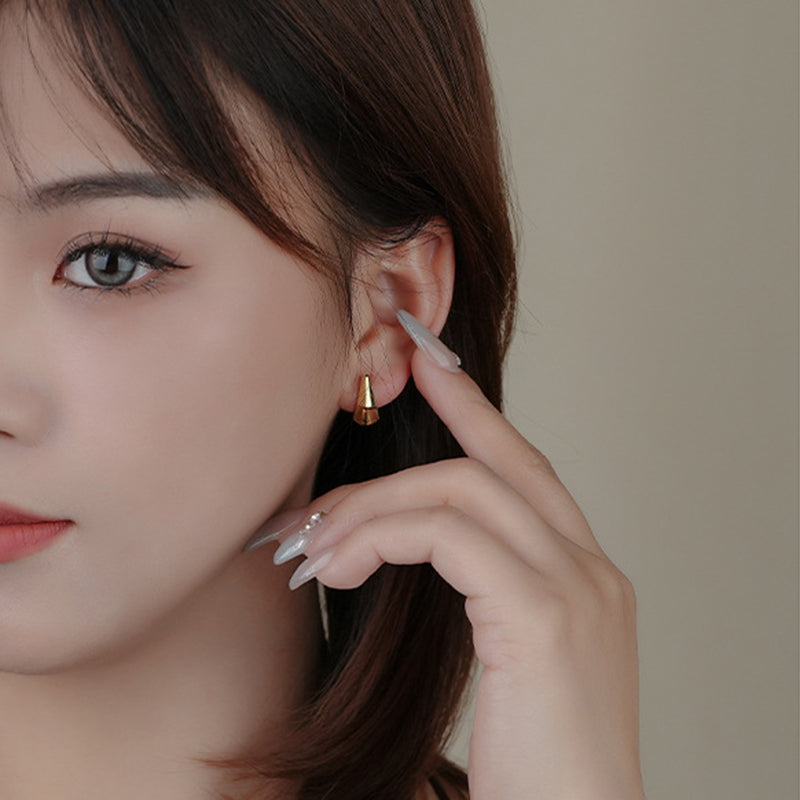 Open hoop earring